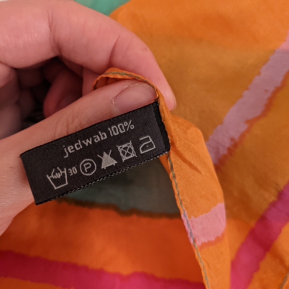 100% European Silk scarf - Picture 4 of 4